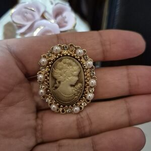 Fashion Jewelry Gold and Pearl Cameo Brooch